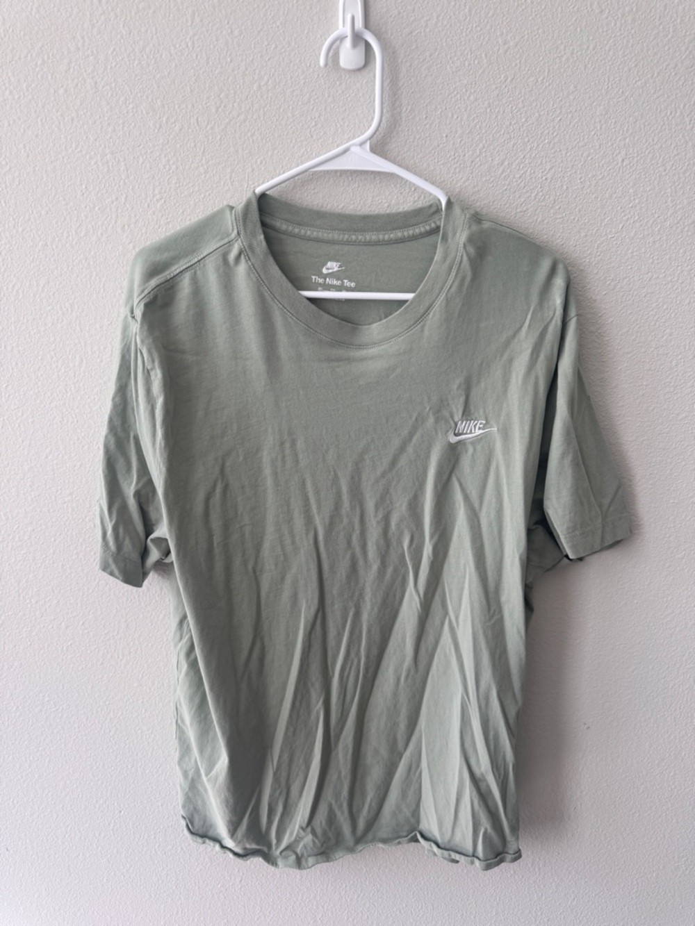 Nike Men's Crew Neck T-Shirt in Sage Green